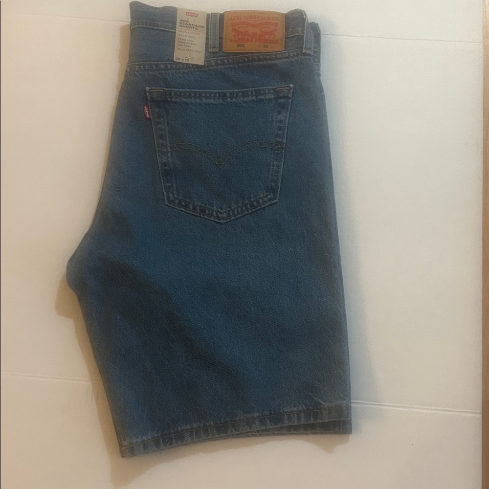 NWT Levi's Classic Indigo shortJeans 405 style & waist 38x10